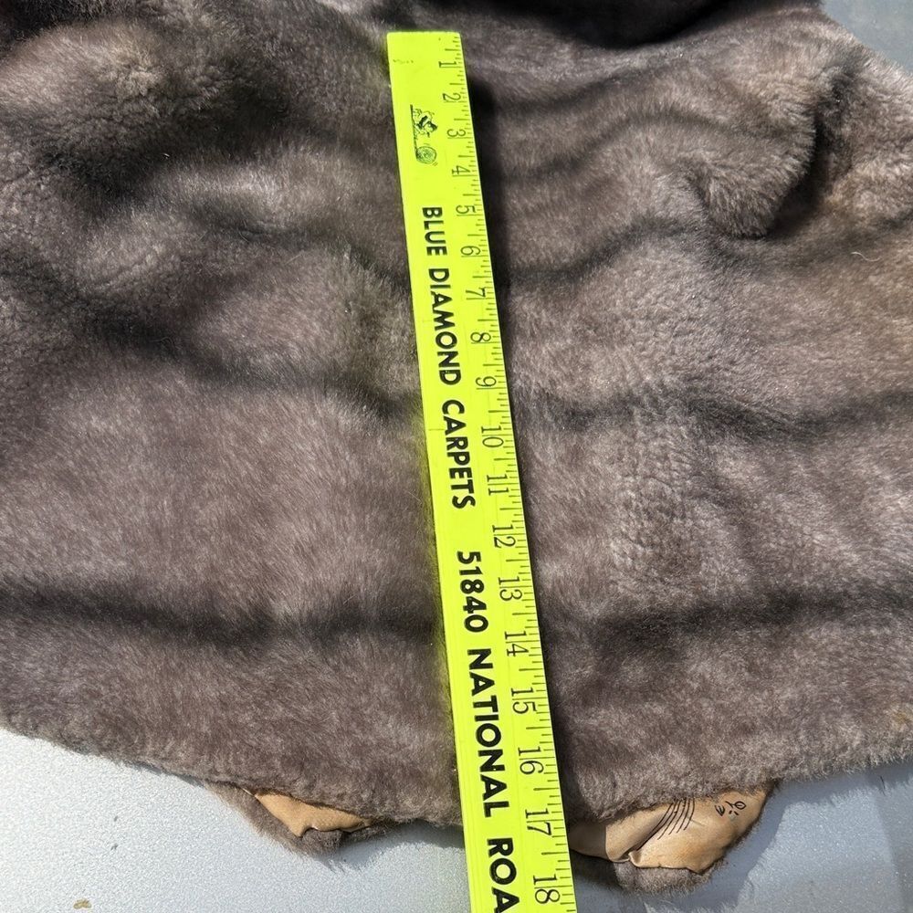Elegant Gray Fur Shawl - Picture 9 of 9